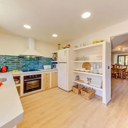 Villa Tranquil Plana Den Rull Set In The Beautiful Ternelles Valley Private Pool